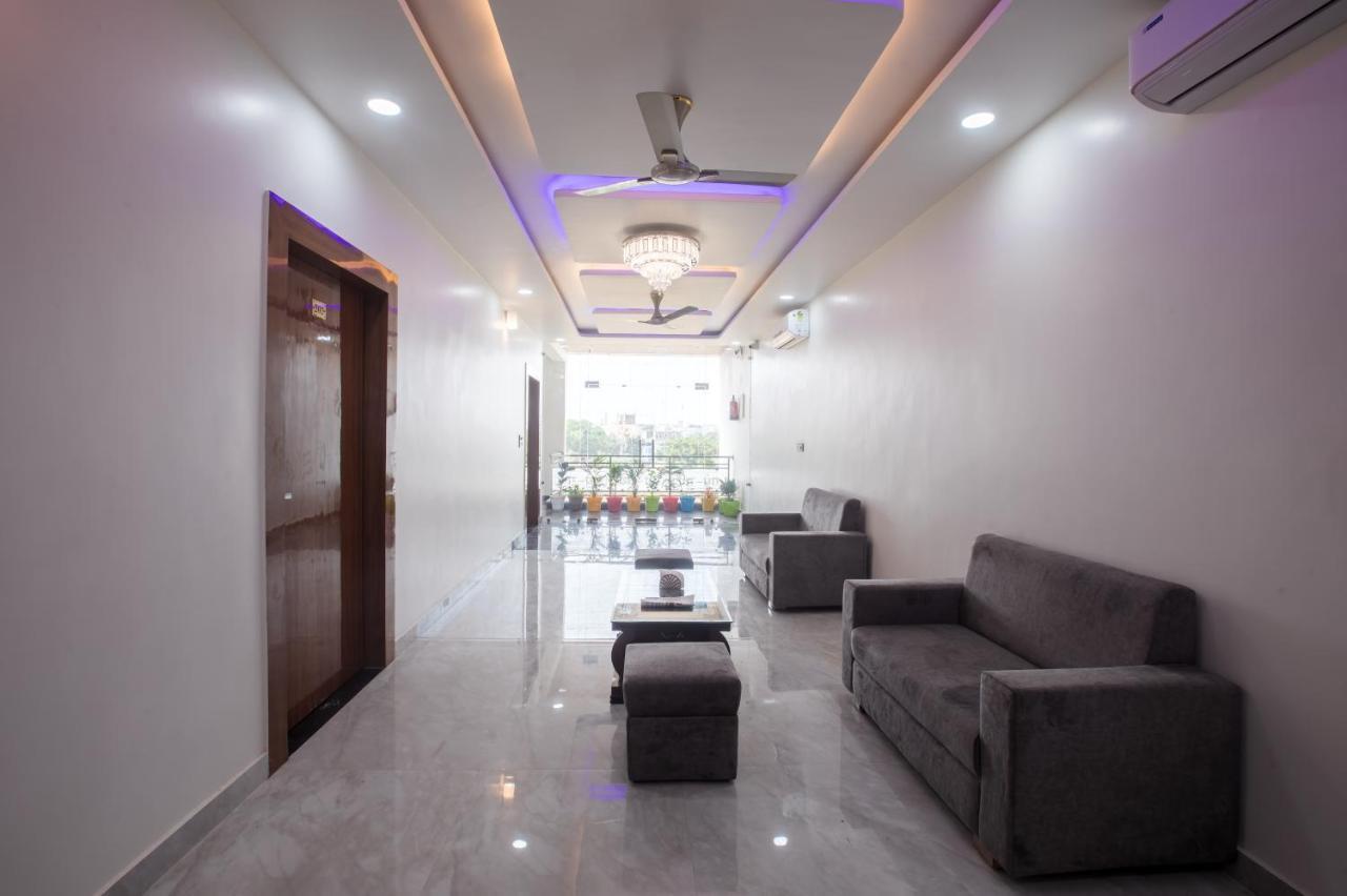 Madhav Residency Hotel Mathura Ngoại thất bức ảnh