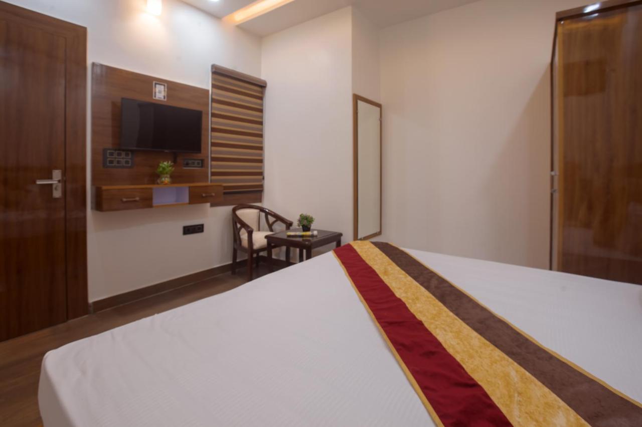 Madhav Residency Hotel Mathura Ngoại thất bức ảnh