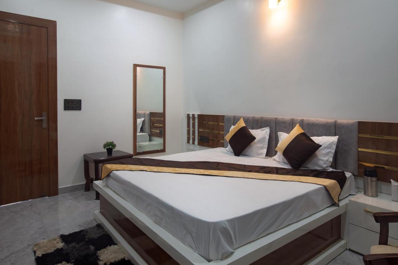 Madhav Residency Hotel Mathura Ngoại thất bức ảnh