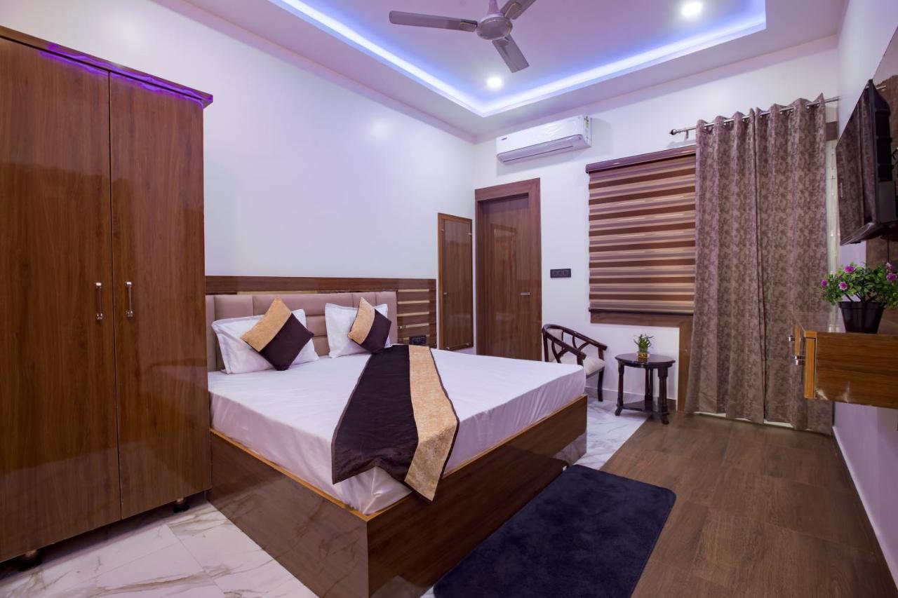 Madhav Residency Hotel Mathura Ngoại thất bức ảnh