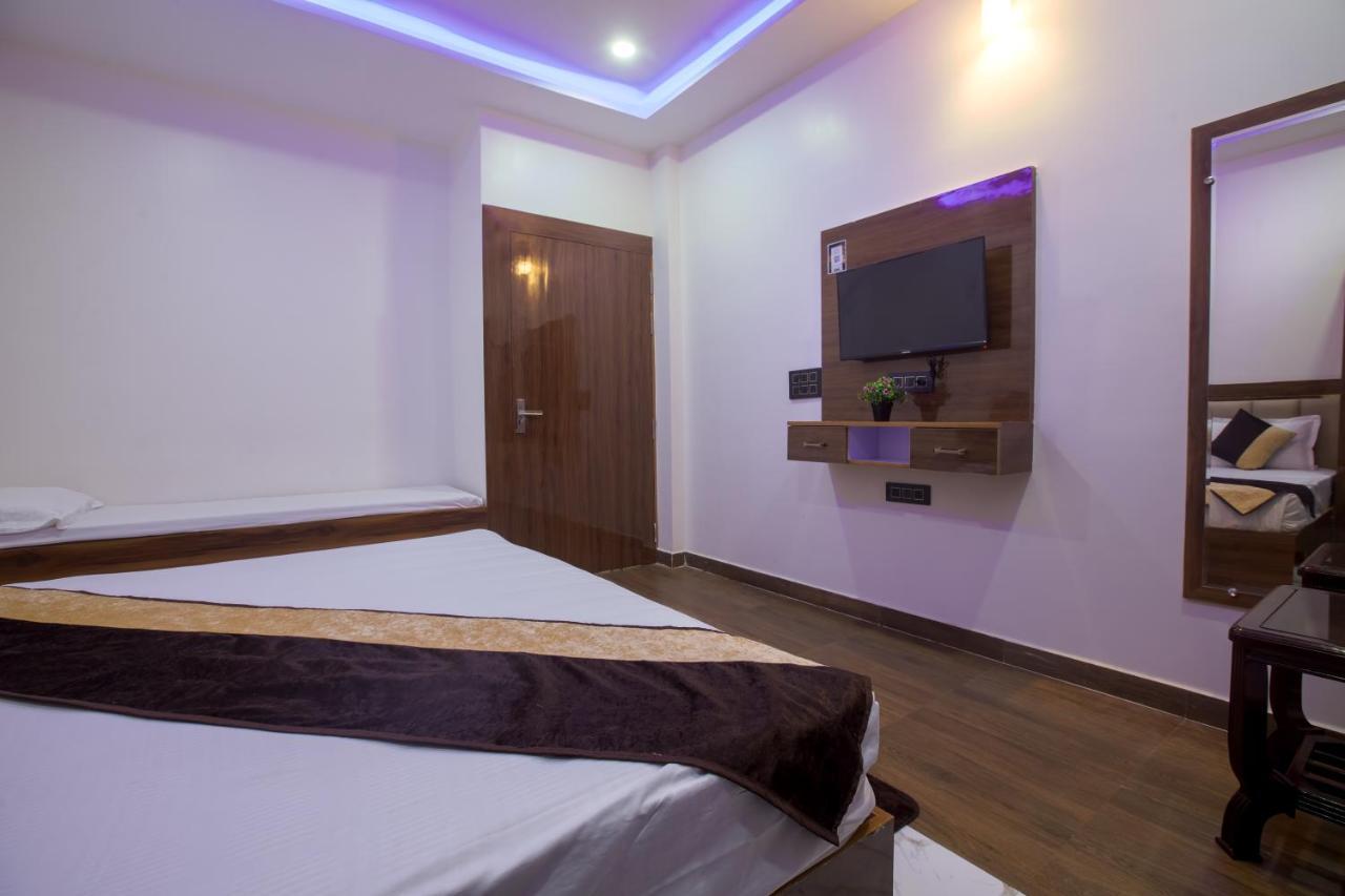 Madhav Residency Hotel Mathura Ngoại thất bức ảnh