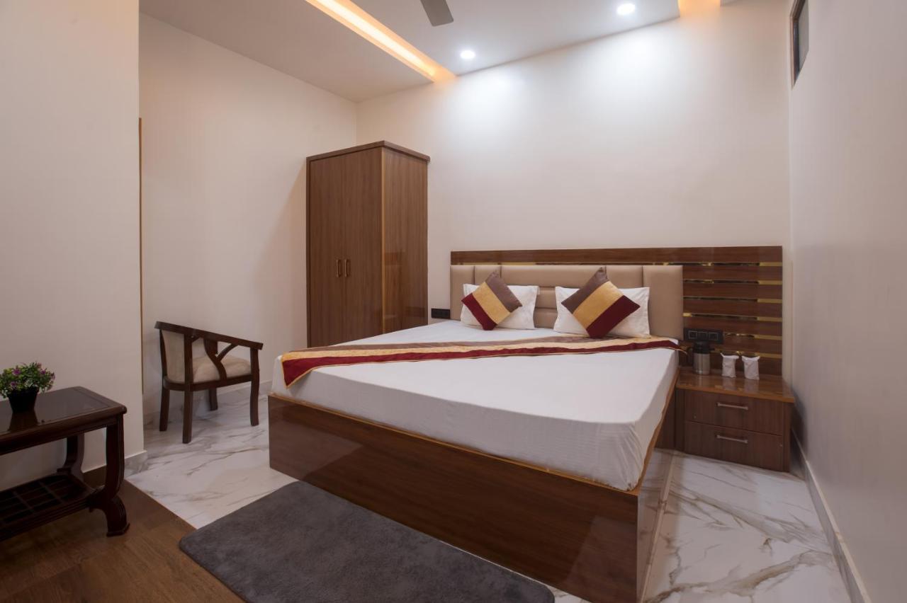 Madhav Residency Hotel Mathura Ngoại thất bức ảnh